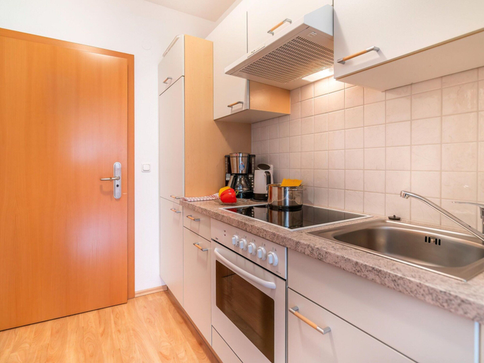 Private kitchen, Quiet Apartment With ski Storage, Innsbruck Land