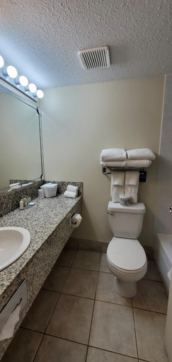 Bathroom 4, Travelodge by Wyndham Stony Plain, Division No. 11
