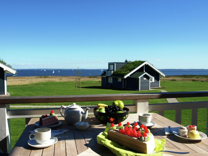 Dining 5, Bungalow by the Sea With Sauna in Germany, Ostholstein