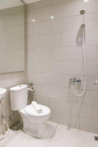 Bathroom 5, Amalea at Benson Pakuwon Mall with City View, Surabaya