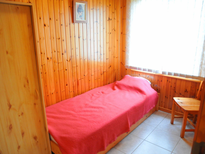 Bedroom 2, Bungalow in Peaceful Environment, Namur
