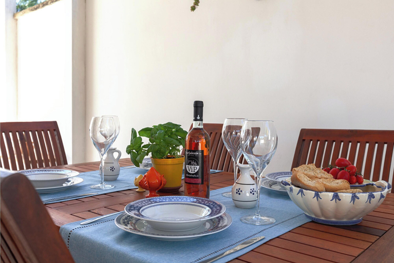 Dining 4, Villetta Olimpia Near The Beach, Lecce