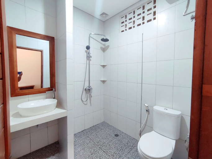 Bathroom 14