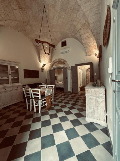 Others 5, Casa in stile, Brindisi