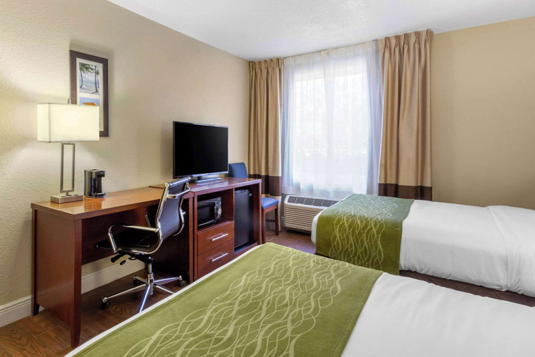 Bedroom 3, Comfort Inn St Petersburg North, Pinellas