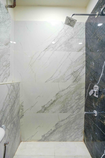 Bathroom 4, Hotel Paras, Sahibzada Ajit Singh Nagar