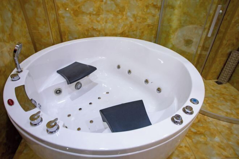 Bathroom 3, Yuan Tong Hotel, Jiuquan