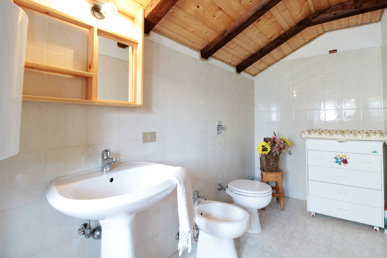 Bathroom 3, Baita a Pieve Tesino Mountain And Lake, Trento