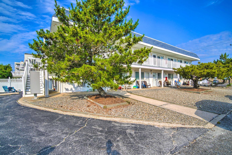 Beautiful Brigantine Condo - Walk to Beach!, Atlantic