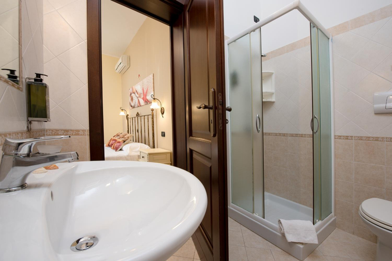 Bathroom 3, Il Giardino del Sol, Trapani