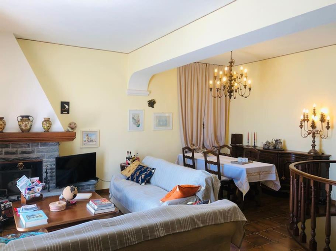Bedroom, Sea South front property1/2acre.Gardens pool hydro, Genova