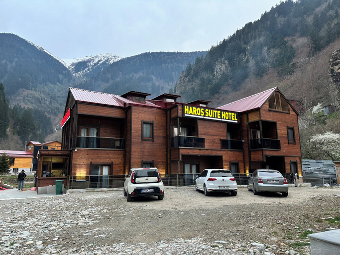 Exterior & Views