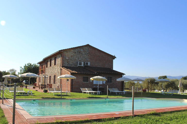 Sibolla Holidays, Lucca