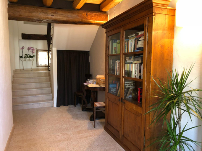 Others 5, villa d'arco apartment, Verona