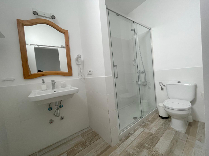 Bathroom, Eden Gomera Suites, Santa Cruz de Tenerife