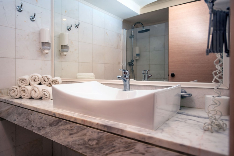 Bathroom 5, Kresten Palace, South Aegean