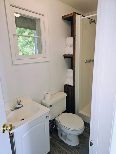 Bathroom 3, Mazinaw Lakeside RV Park & Campground, Lennox and Addington