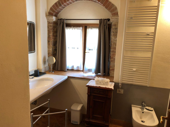 Bathroom 17