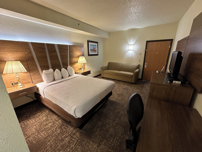Bedroom 3, Mackinaw Beach & Bay Inn & Suites, Cheboygan