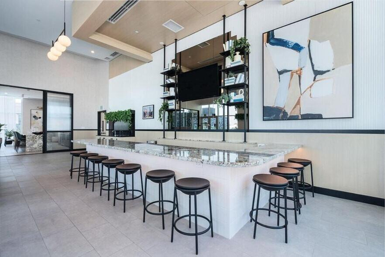 Food & Drinks, Level Long Beach - East Village, Los Angeles