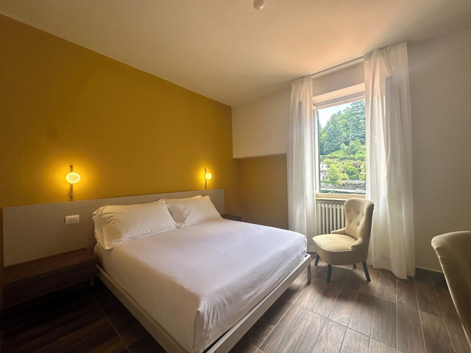 Bedroom 2, La Ninfa Hotel, Lucca