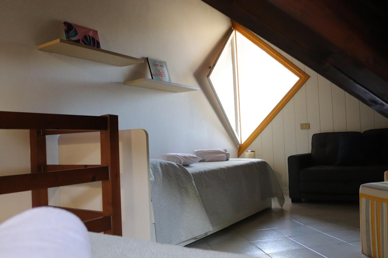Bedroom 2, Beach House Riviera, Udine