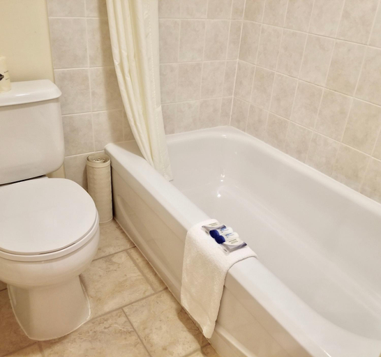Bathroom 2, New Imperial Inn, Division No. 12