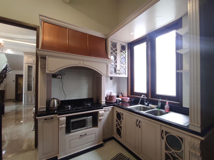 Dining Room 9