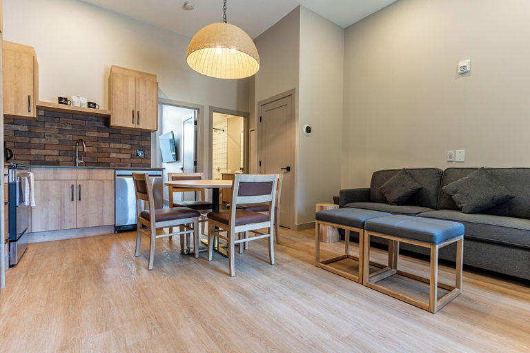 Others 5, Basecamp Suites Revelstoke, Columbia-Shuswap