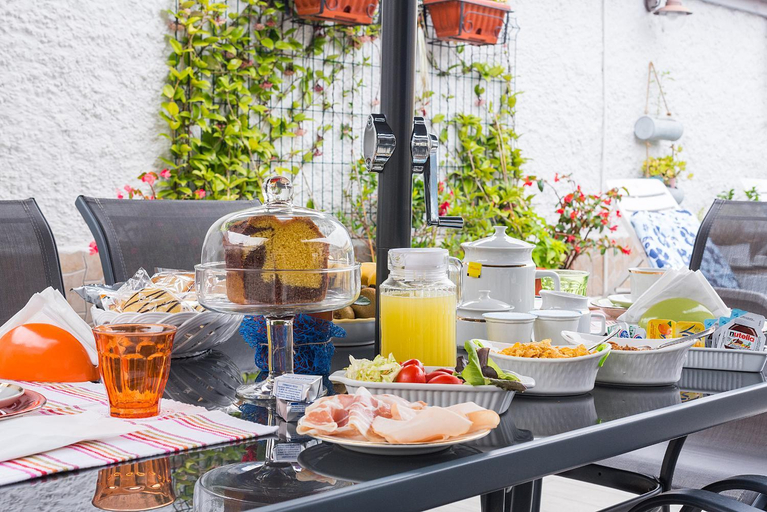 Food & Drinks