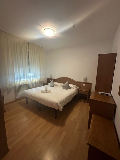 Bedroom 2, Athos Hotel, Trento