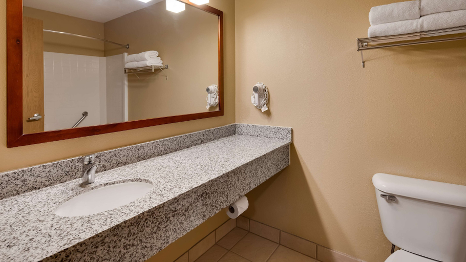 Bathroom 4, Best Western West Hills Inn, Dawes
