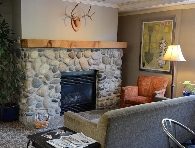 Public Area 2, Hilltop Inn by Riversage, Yellowstone