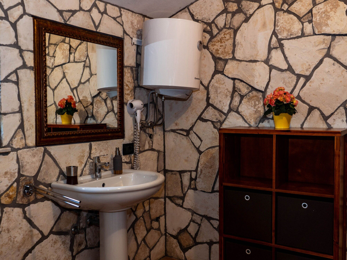 Bathroom 3, Comfortable Holiday Home With Pool, Pićan