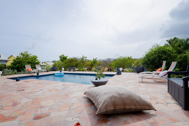 Others 4, Villa Devaki, Saint-François