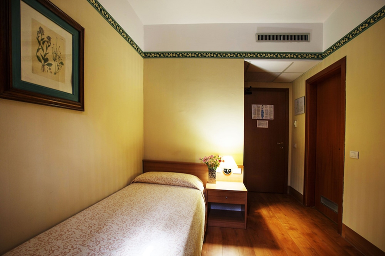 Bedroom 3, Hotel Fortuna, Ancona