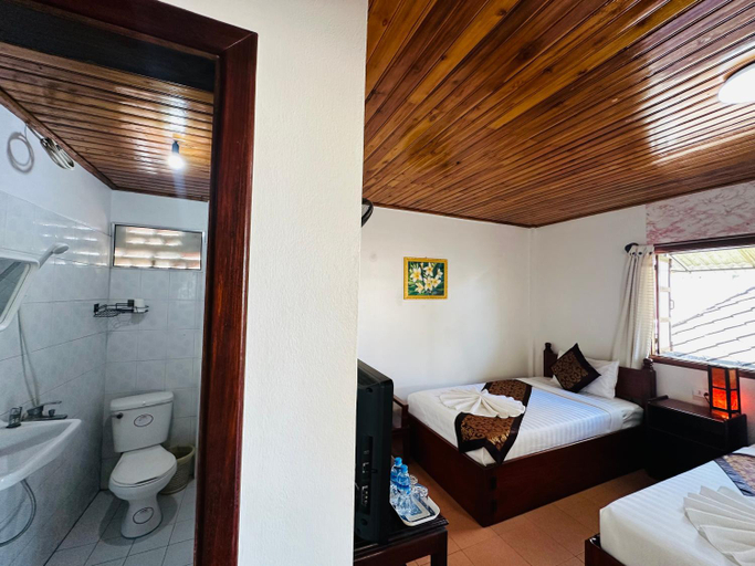 Bathroom 4, Villa Alounsavath Mekong Riverside, Chomphet