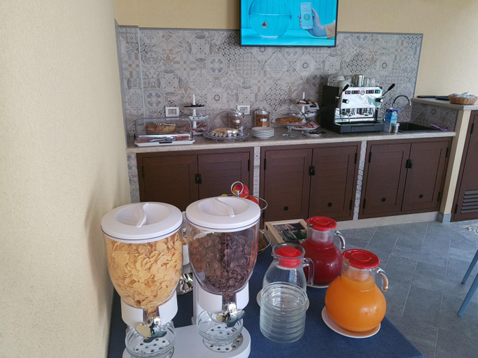 Food & Drinks