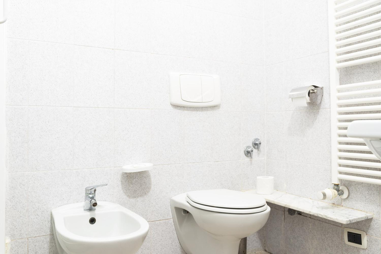 Bathroom 2, Banchi Centrale, La Spezia