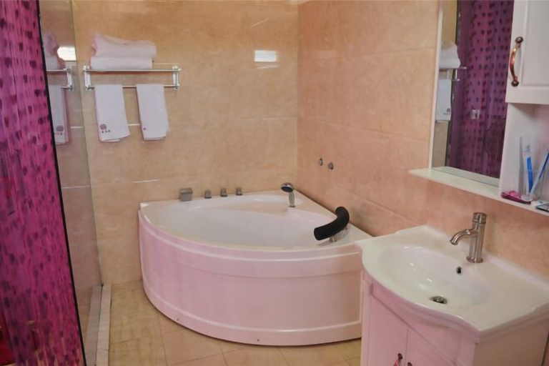 Bathroom 4, Yiyuan Impression Inn, Dali Bai