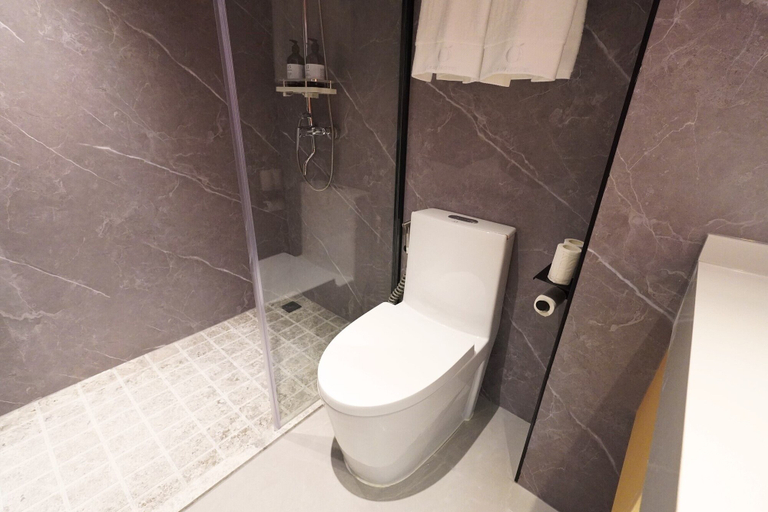 Bathroom 4, L-Seven Hotel, Huai Kwang