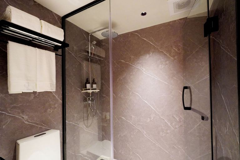 Bathroom 4, L-Seven Hotel, Huai Kwang