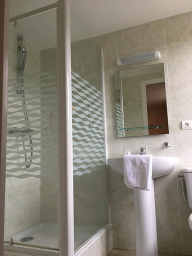 Bathroom 3, Le Saint Etienne, Corrèze