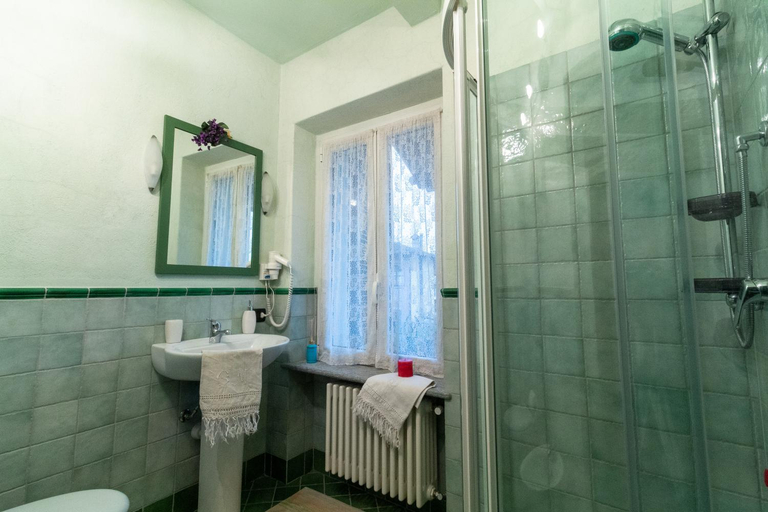 Bedroom 2, Alba Morus, Cuneo