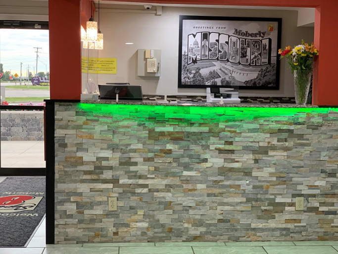 Public Area 2, Super 8 by Wyndham Moberly MO, Randolph