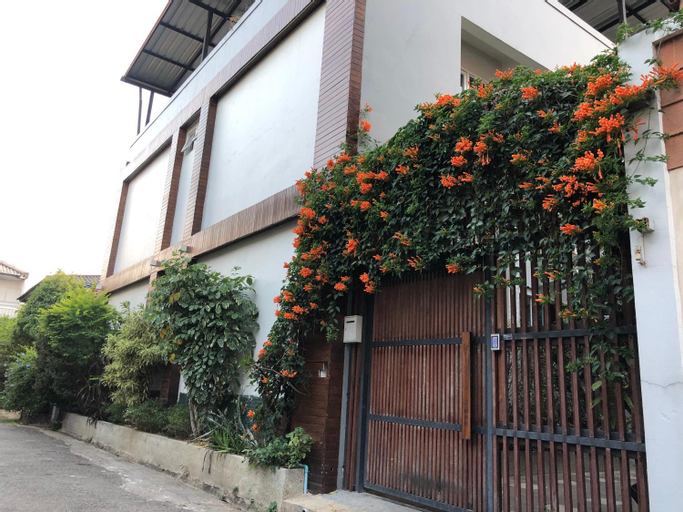 Exterior 4