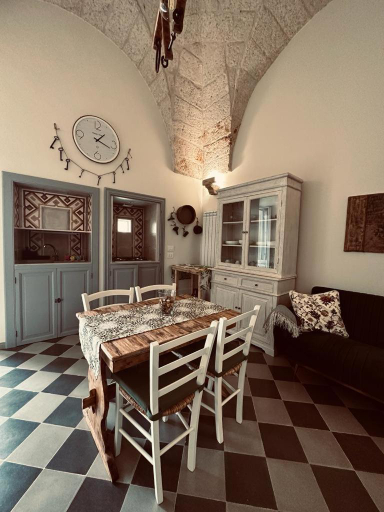 Others 2, Casa in stile, Brindisi