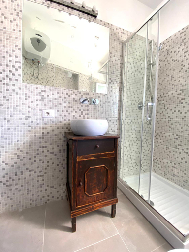 Shower 4, La Stella Marinella, Roma