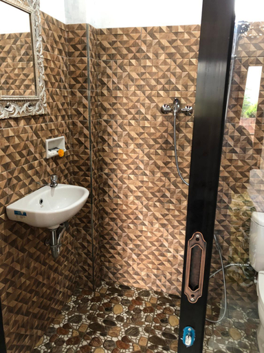 Bathroom 10