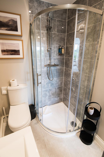 Bathroom 3, The Hope & Anchor Restaurant & Rooms, Herefordshire